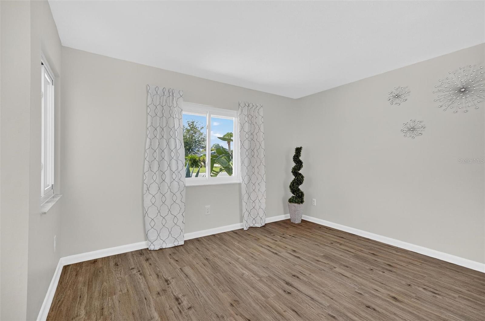 Image 14 of 95 For 1 Claridge Court S