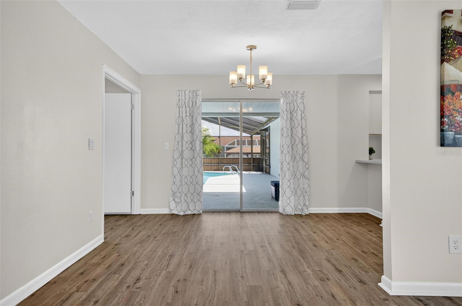 Image 16 of 95 For 1 Claridge Court S