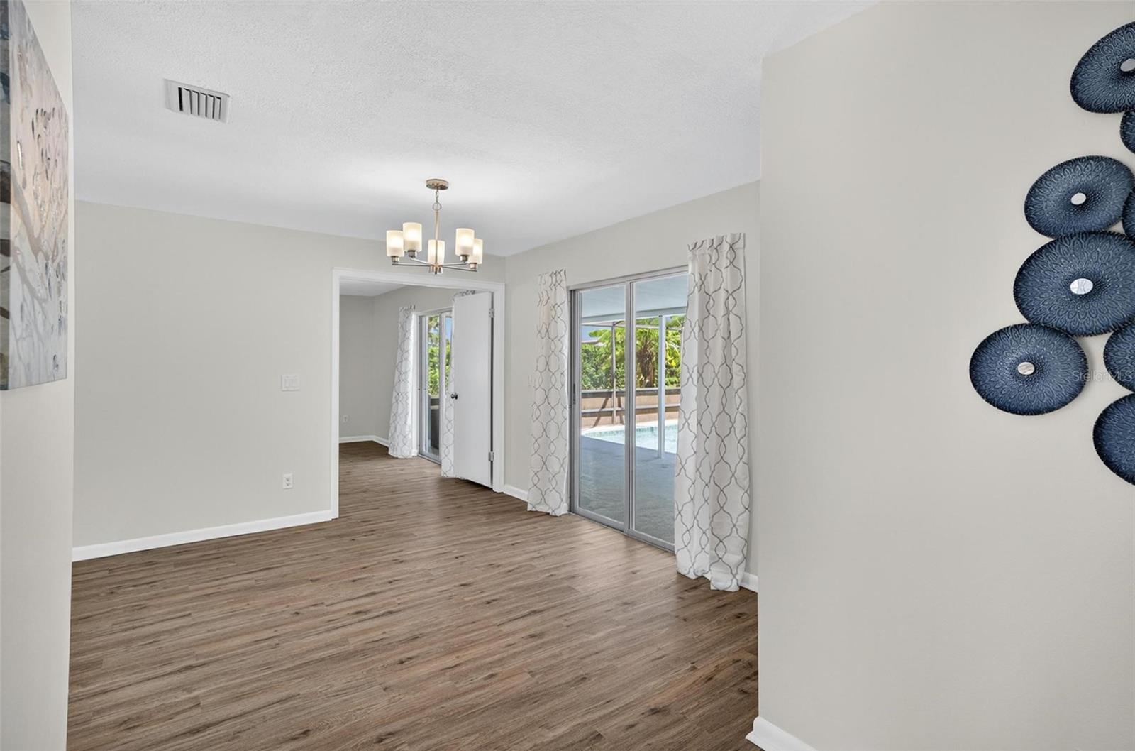 Image 18 of 95 For 1 Claridge Court S