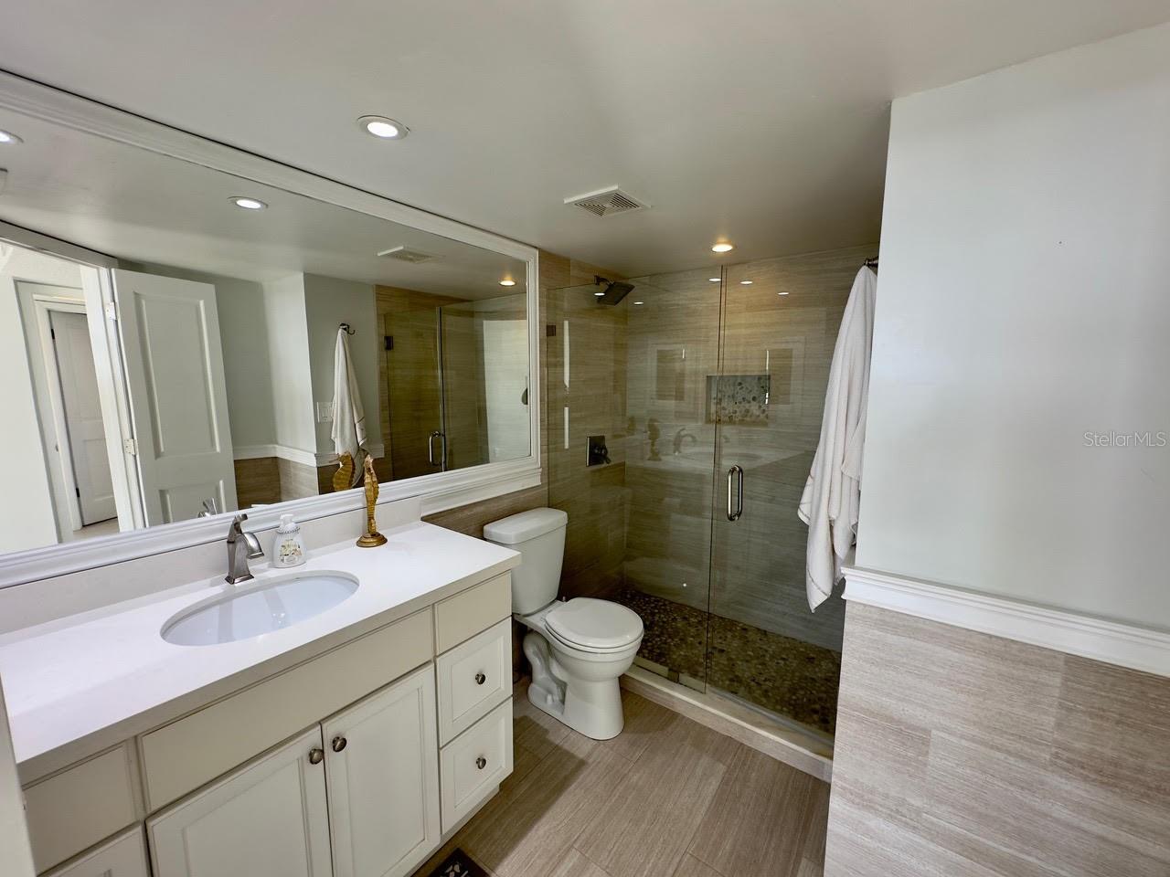 Image 17 of 26 For 1601 Central Avenue 404