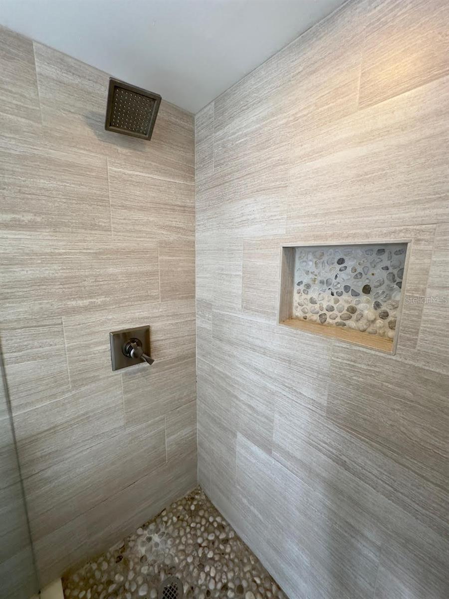 Image 18 of 26 For 1601 Central Avenue 404