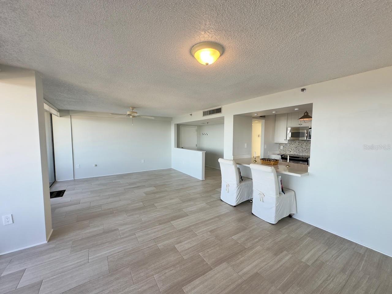 Image 4 of 26 For 1601 Central Avenue 404