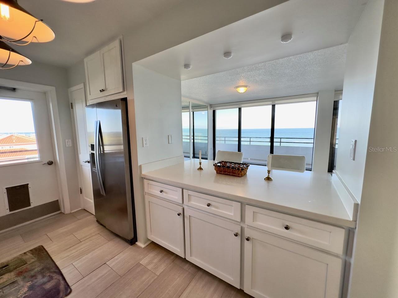 Image 6 of 26 For 1601 Central Avenue 404