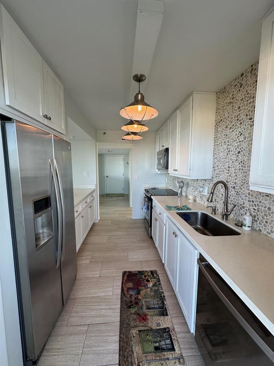 Image 7 of 26 For 1601 Central Avenue 404