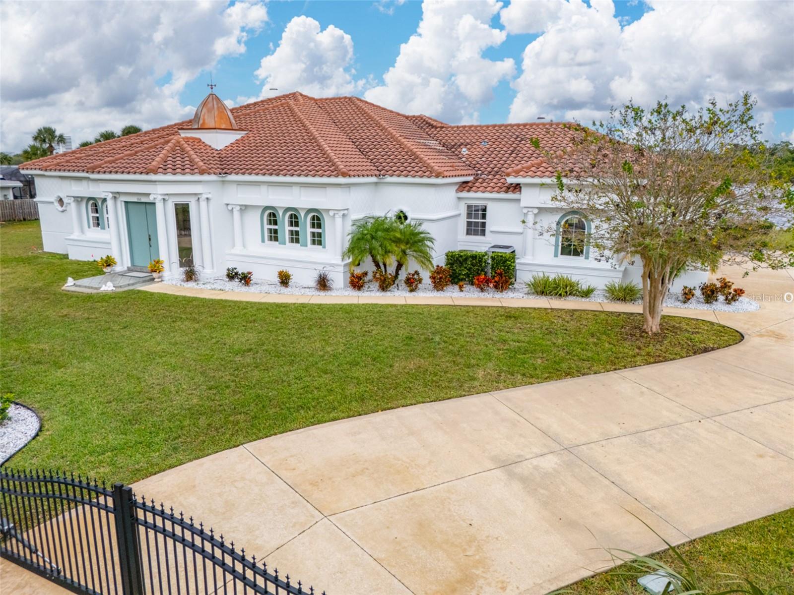 Image 45 of 50 For 660 Lambert Avenue