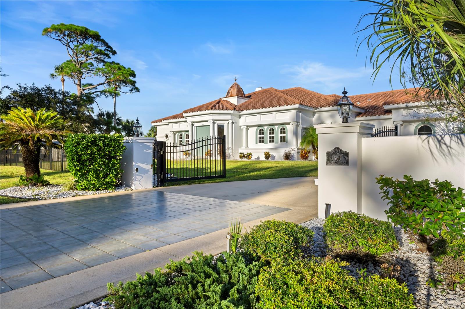 Image 46 of 50 For 660 Lambert Avenue