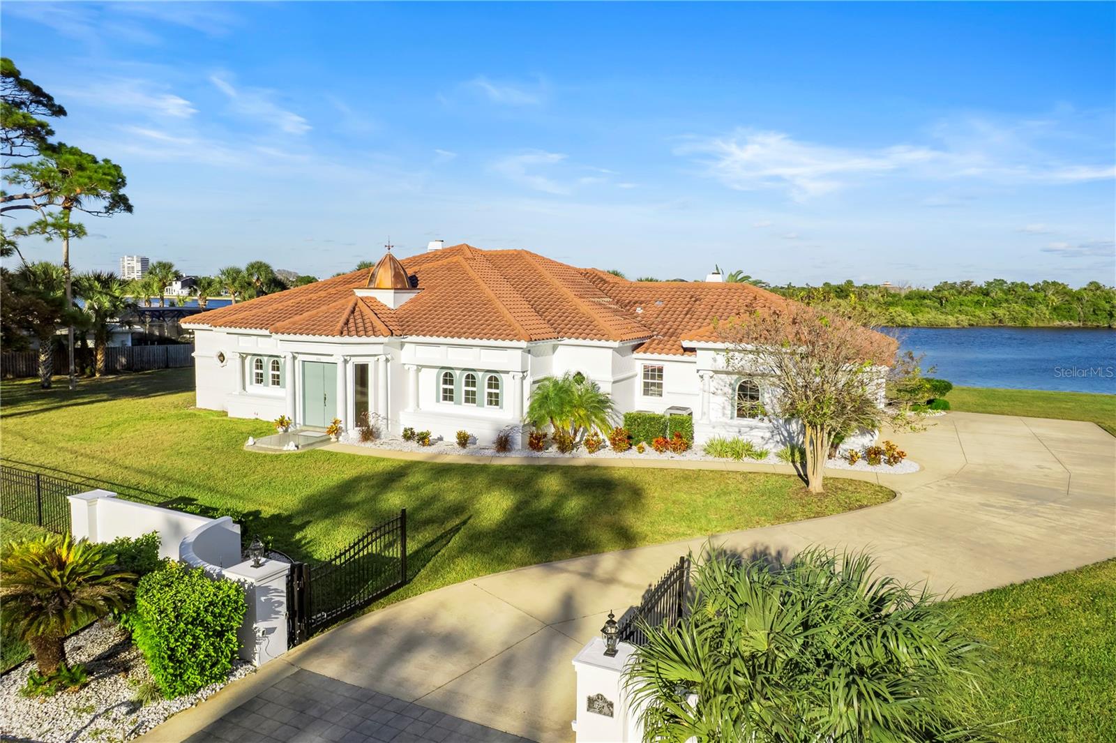 Image 48 of 50 For 660 Lambert Avenue