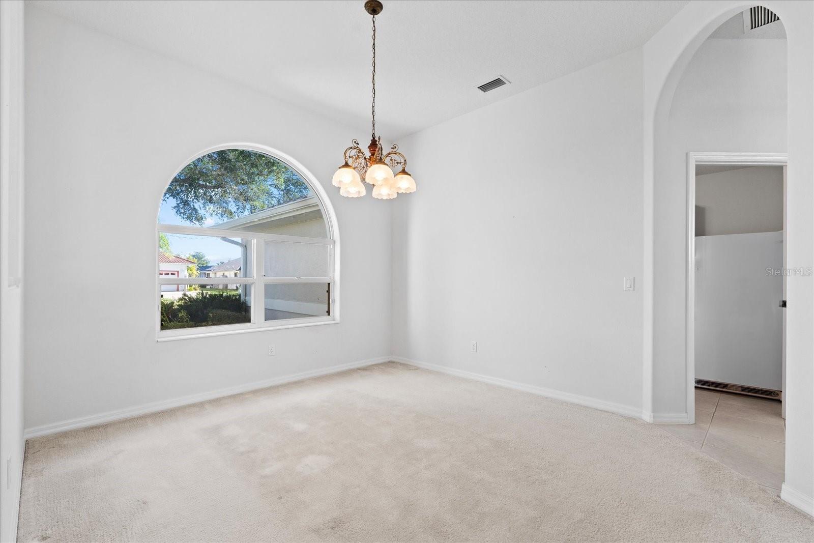 Image 11 of 50 For 43 Clarendon Court N