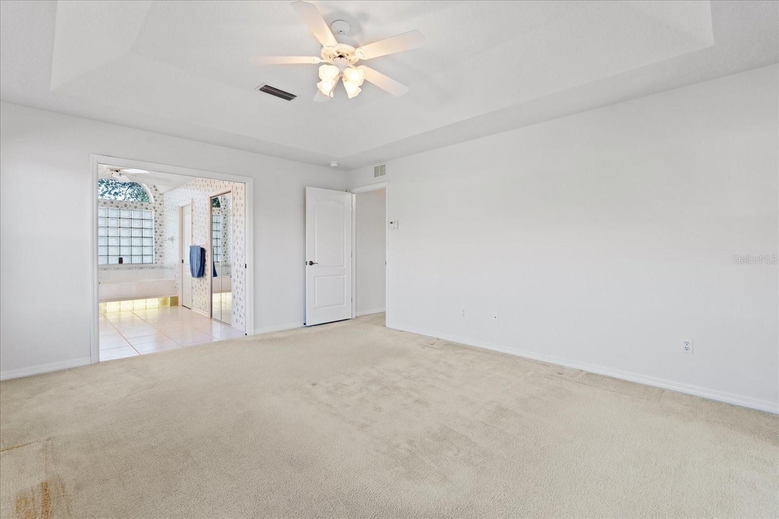 Image 21 of 50 For 43 Clarendon Court N