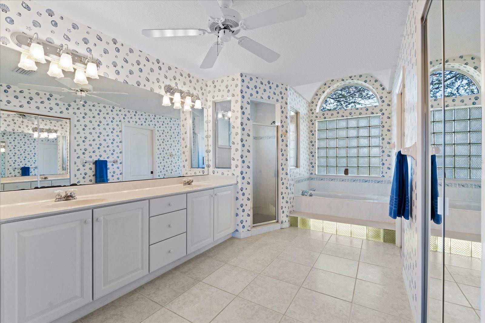 Image 22 of 50 For 43 Clarendon Court N