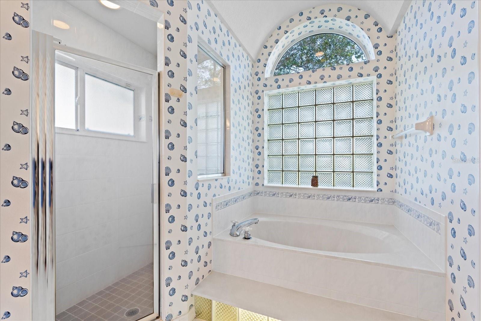 Image 24 of 50 For 43 Clarendon Court N