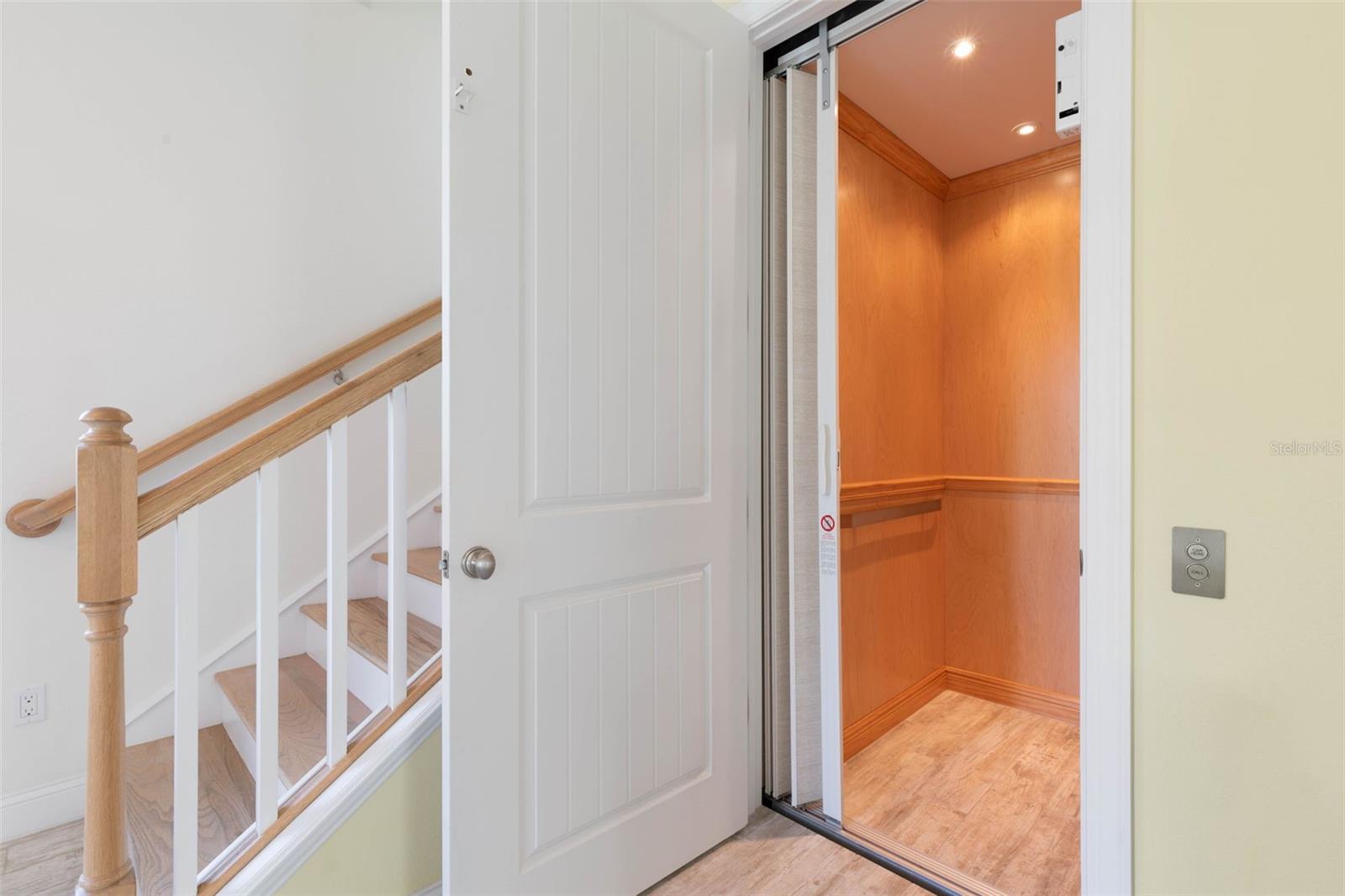 Image 7 of 71 For 15 Cypresswood Drive N