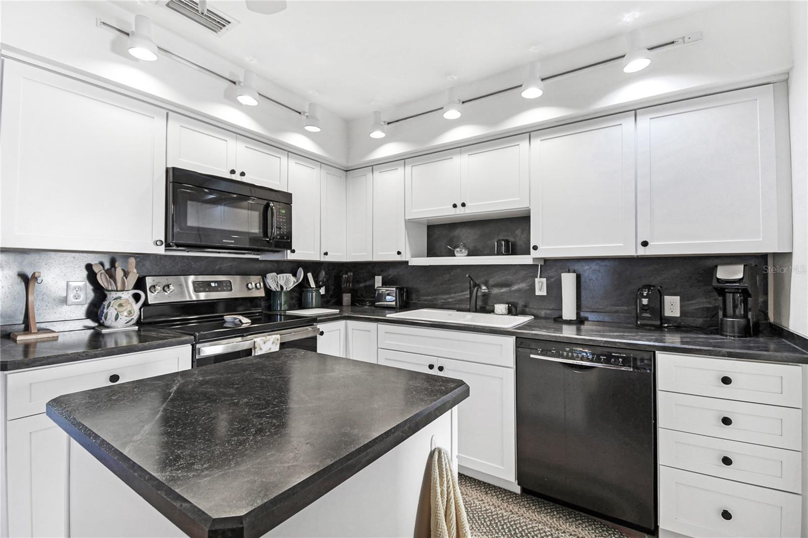 Image 9 of 39 For 5460 4th Street