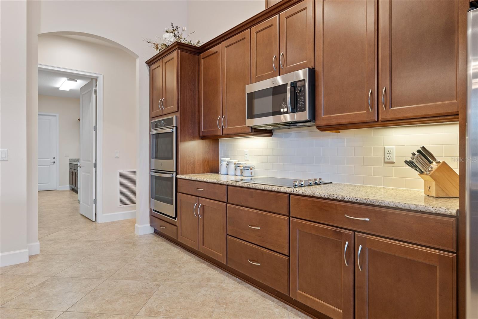 Image 11 of 88 For 871 Creekwood Drive