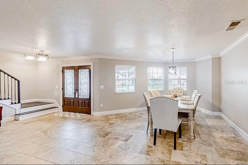 Image 19 of 41 For 10 Comet Court