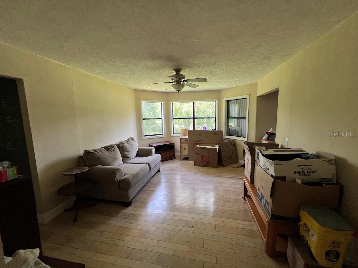 Image 7 of 39 For 4127 Mahogany Boulevard