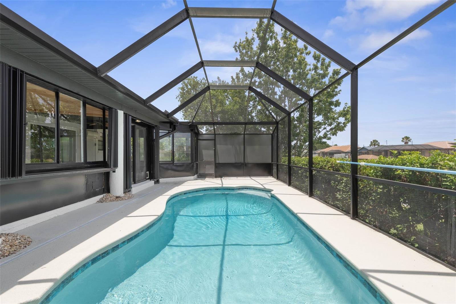 Image 13 of 58 For 13 Clarendon Court S