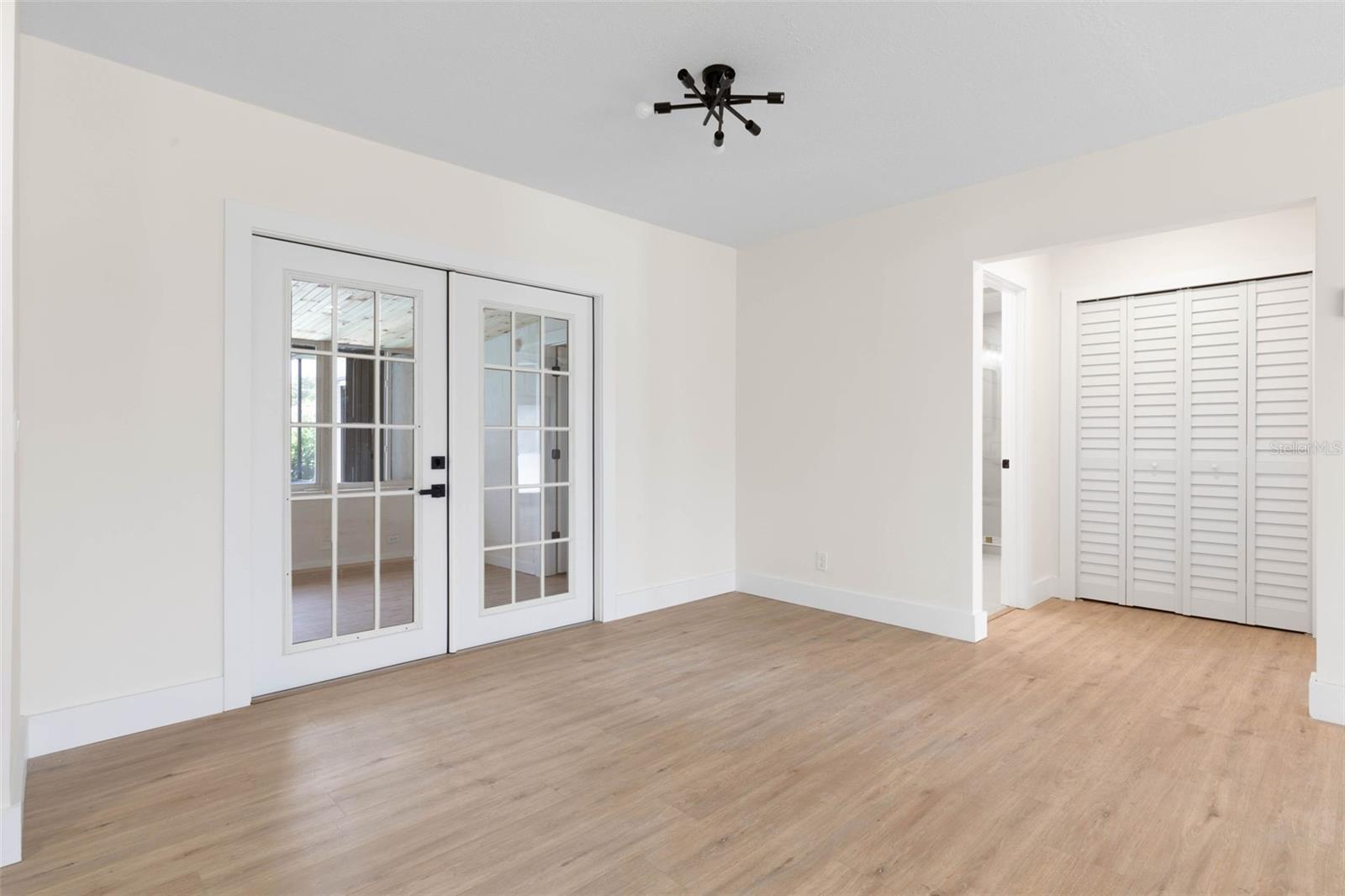 Image 15 of 58 For 13 Clarendon Court S