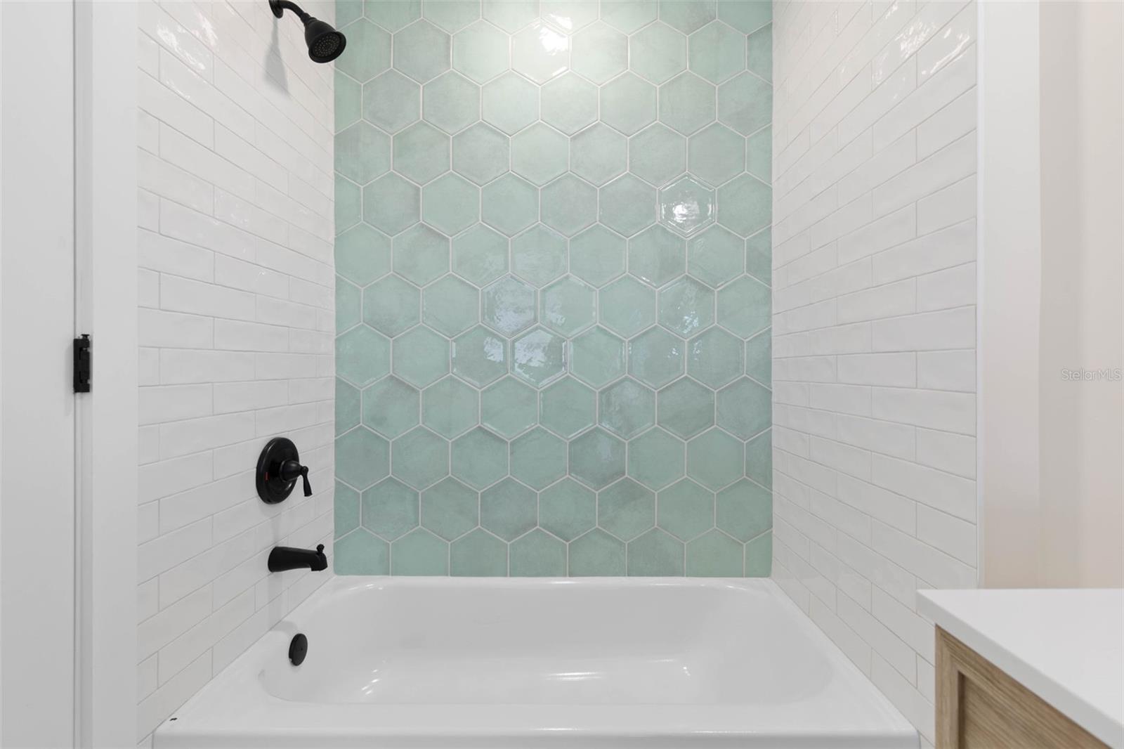 Image 20 of 58 For 13 Clarendon Court S