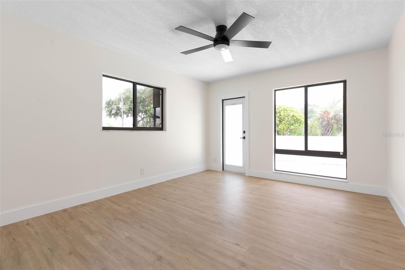 Image 21 of 58 For 13 Clarendon Court S