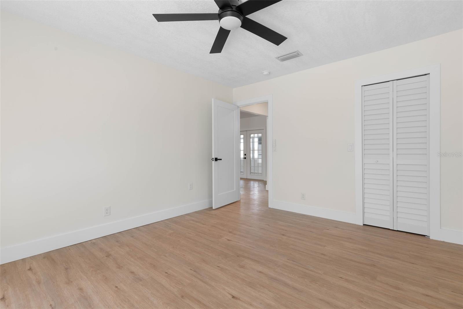 Image 22 of 58 For 13 Clarendon Court S