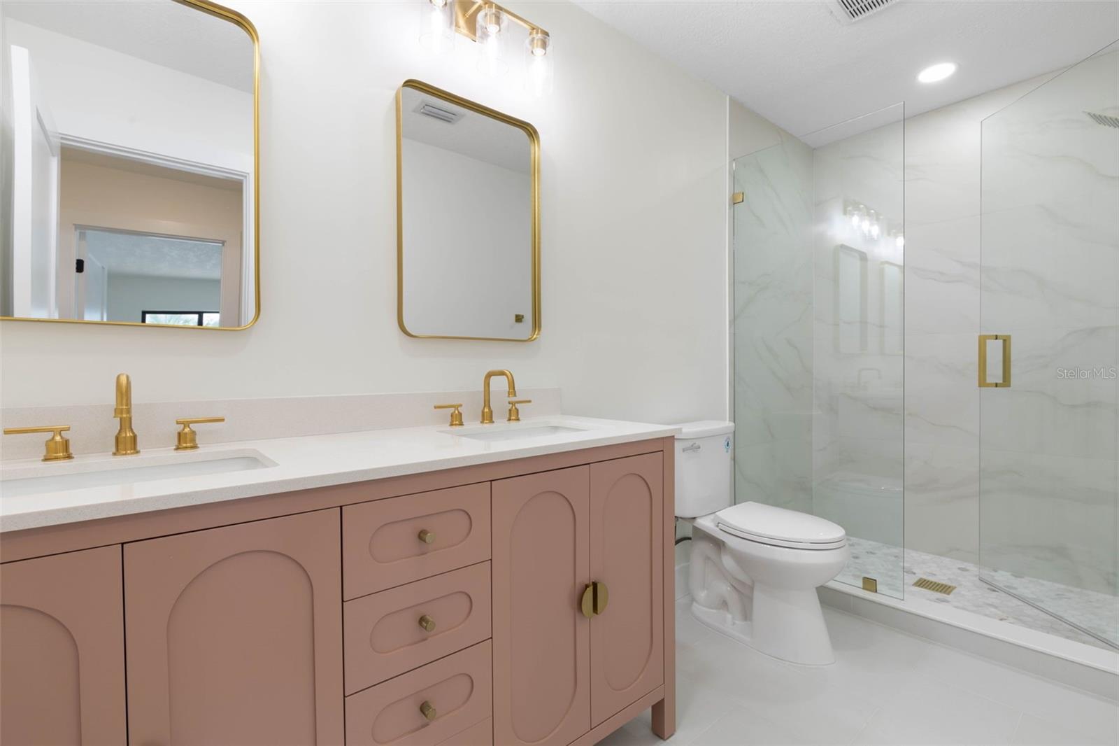 Image 23 of 58 For 13 Clarendon Court S