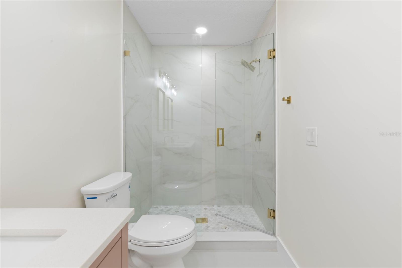 Image 24 of 58 For 13 Clarendon Court S