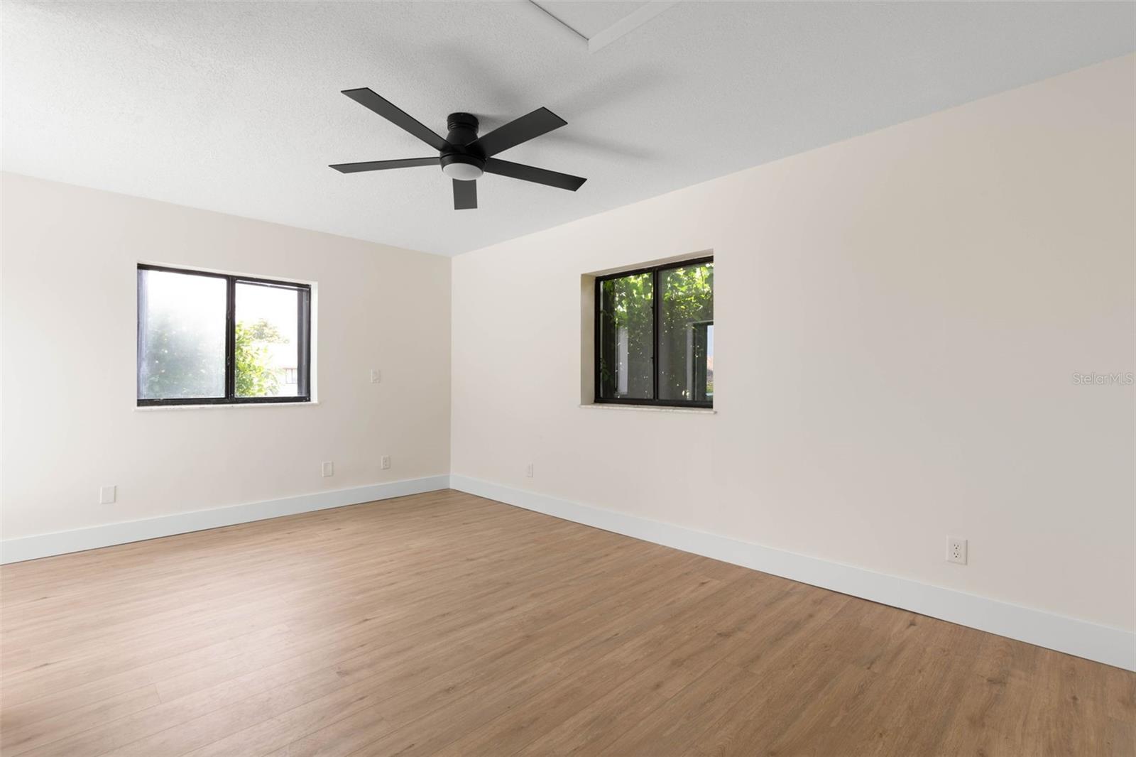 Image 25 of 58 For 13 Clarendon Court S