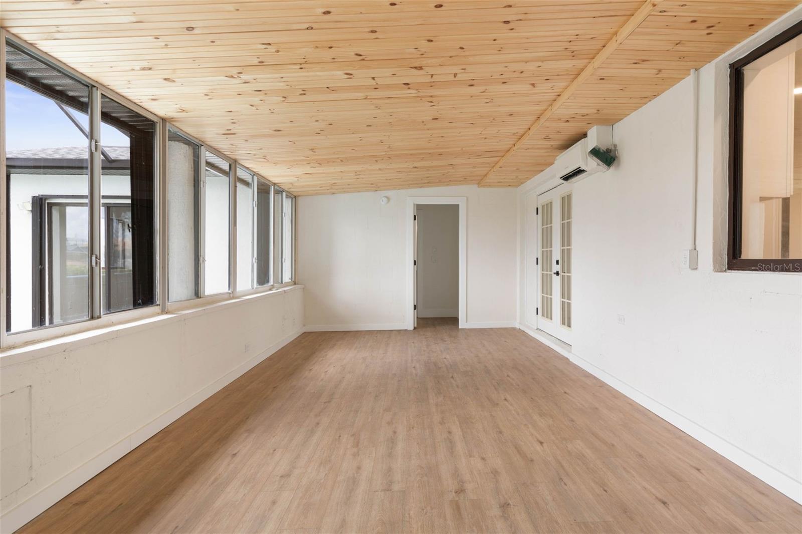 Image 34 of 58 For 13 Clarendon Court S