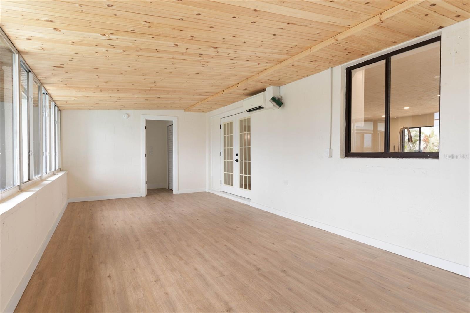 Image 35 of 58 For 13 Clarendon Court S