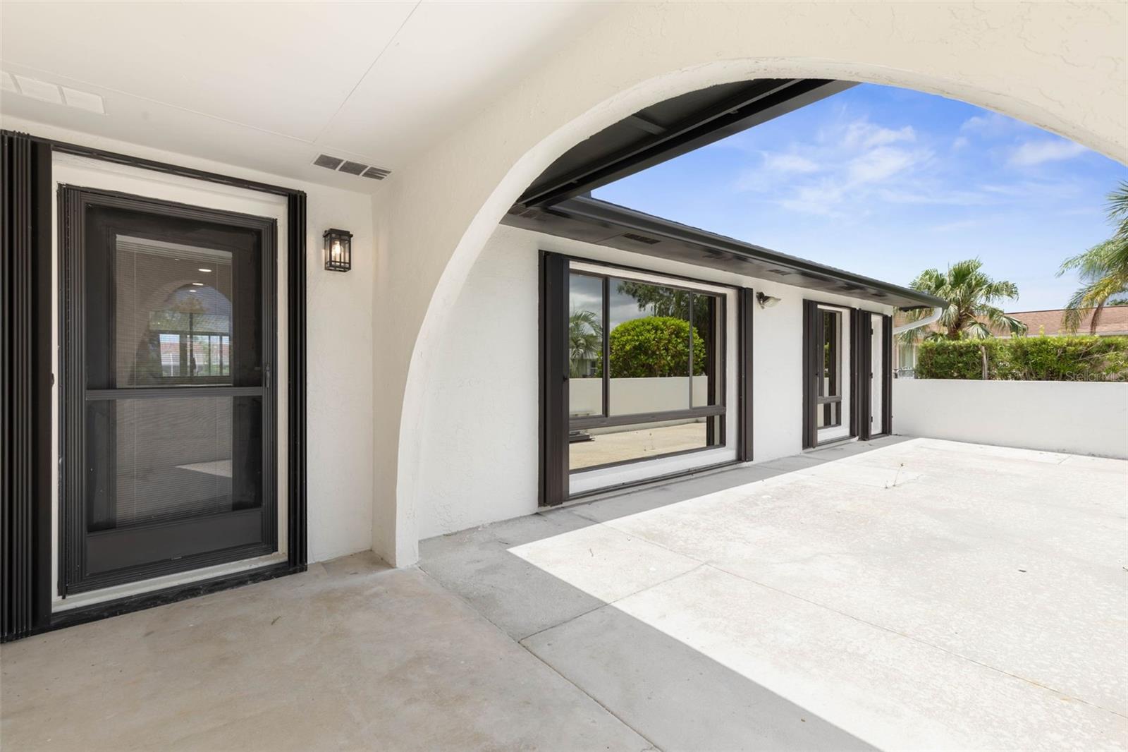 Image 38 of 58 For 13 Clarendon Court S