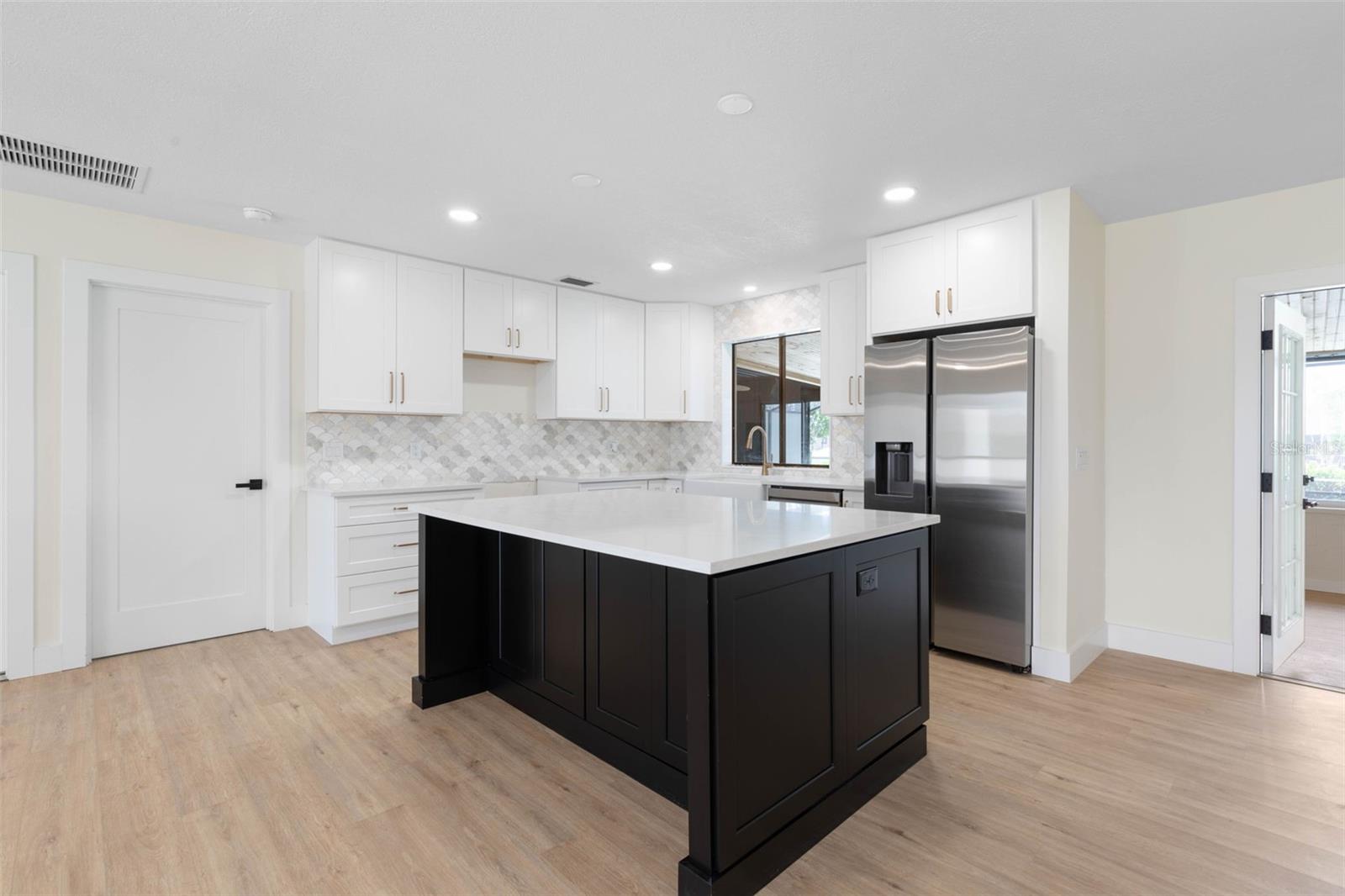 Image 4 of 58 For 13 Clarendon Court S