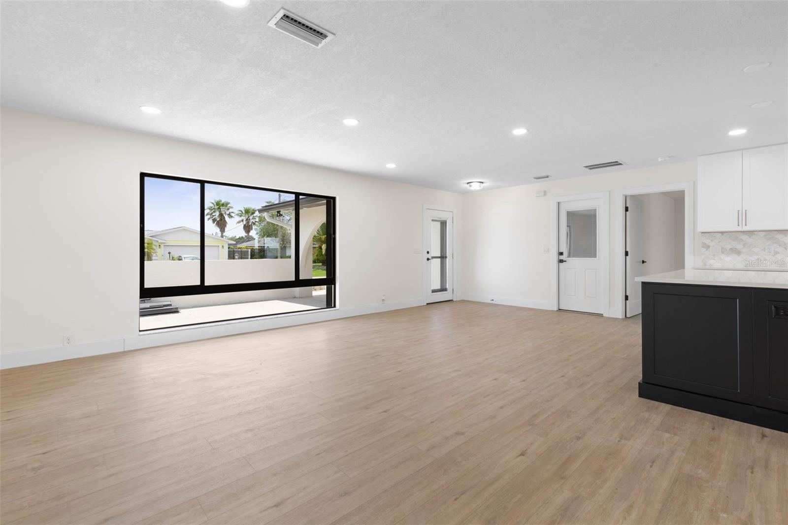 Image 8 of 58 For 13 Clarendon Court S