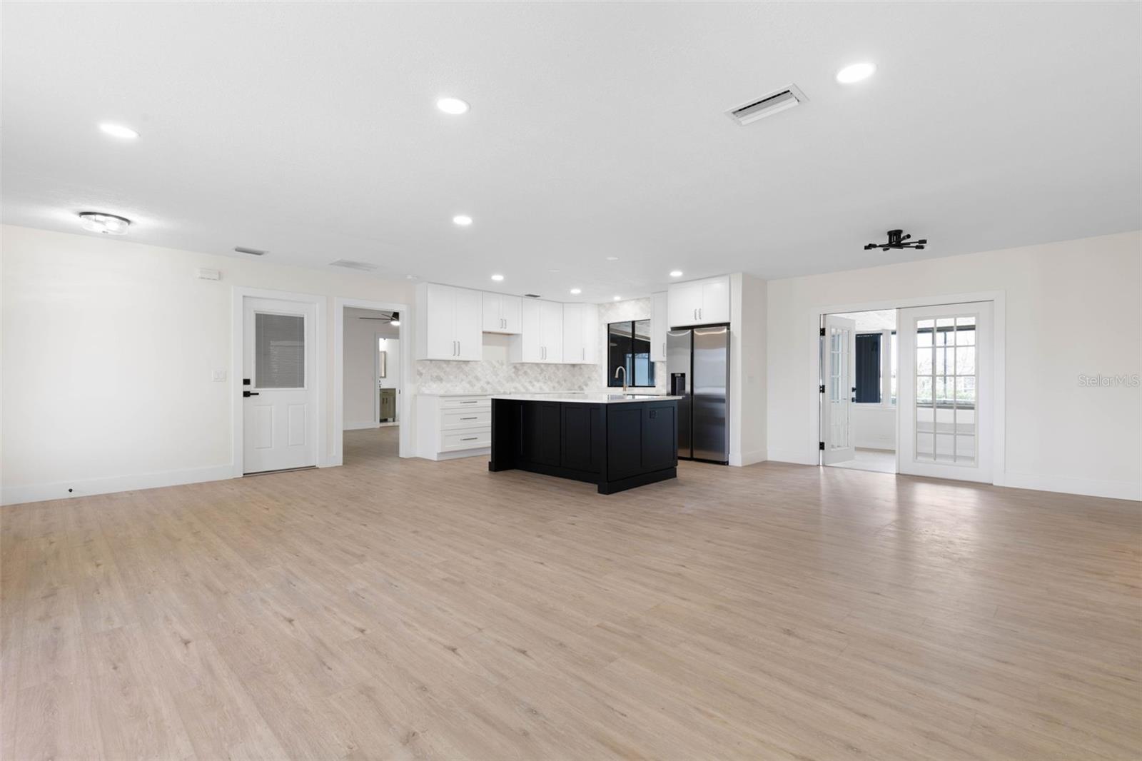 Image 9 of 58 For 13 Clarendon Court S