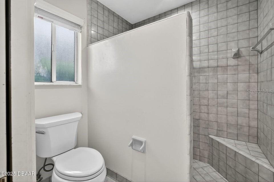 Image 18 of 43 For 236 Gull Drive S