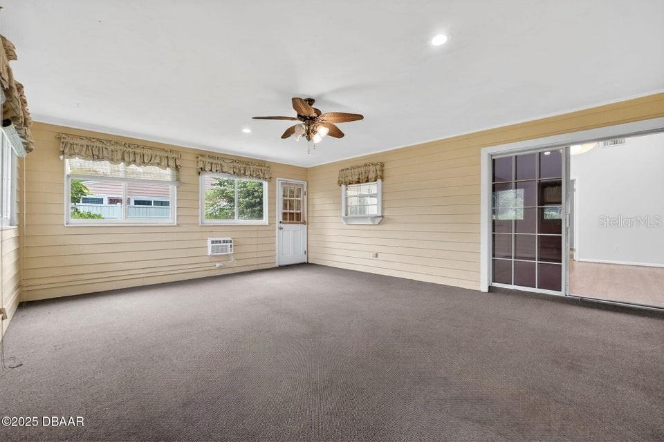 Image 22 of 43 For 236 Gull Drive S