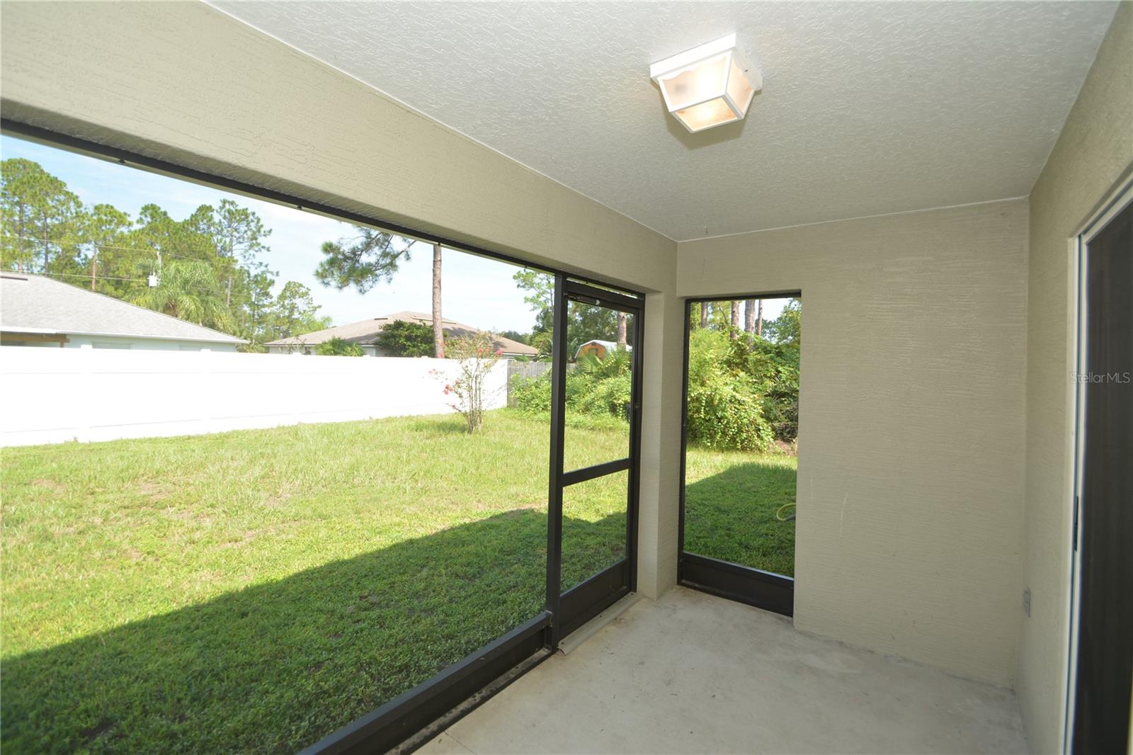 Image 18 of 30 For 14 Unimay Court B