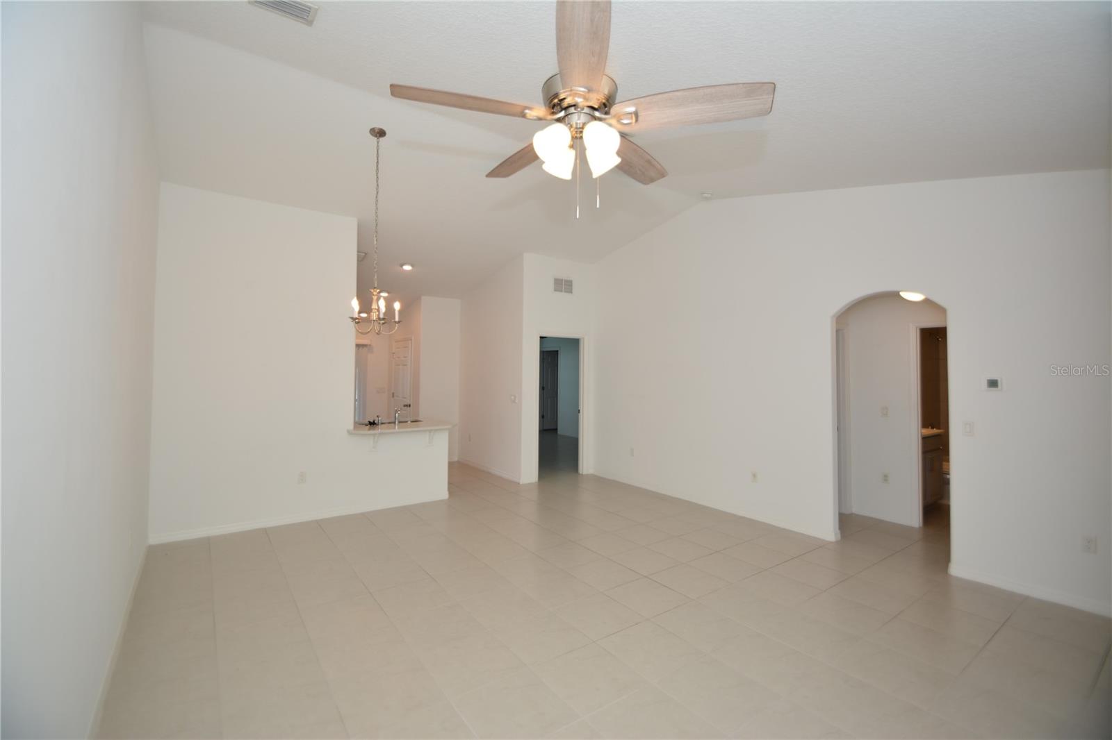 Image 6 of 30 For 14 Unimay Court B