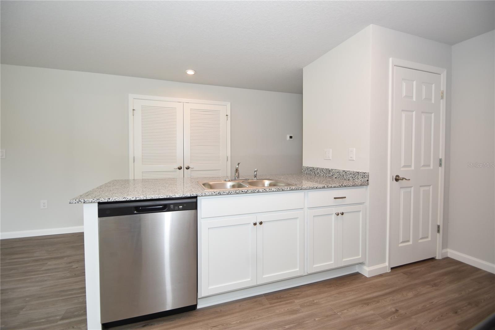 Image 6 of 23 For 91 Pickering Drive
