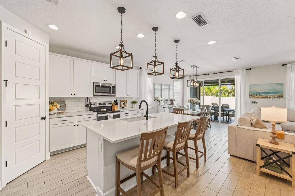 Image 12 of 52 For 52 Los Lagos Boulevard