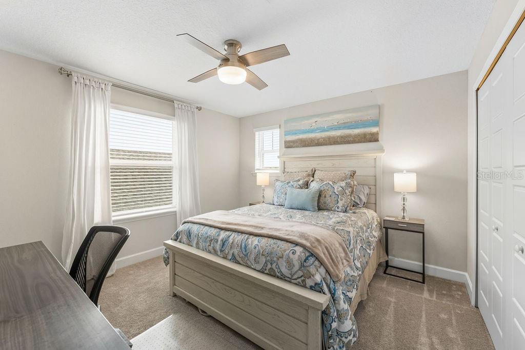 Image 23 of 52 For 52 Los Lagos Boulevard