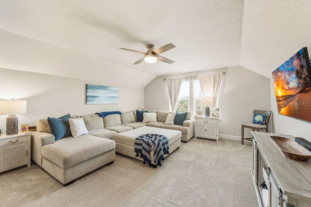 Image 25 of 52 For 52 Los Lagos Boulevard