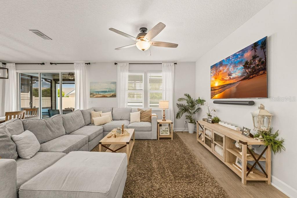 Image 8 of 52 For 52 Los Lagos Boulevard