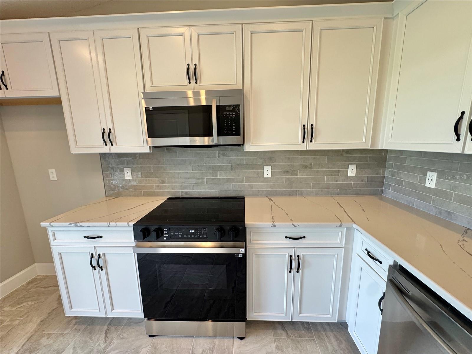 Image 11 of 38 For 102 Lynbrook Drive A