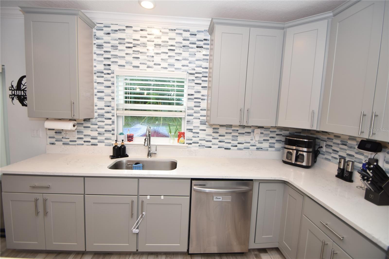 Image 13 of 36 For 124 Oakleaf Way