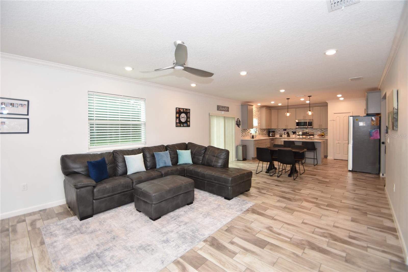 Image 9 of 36 For 124 Oakleaf Way