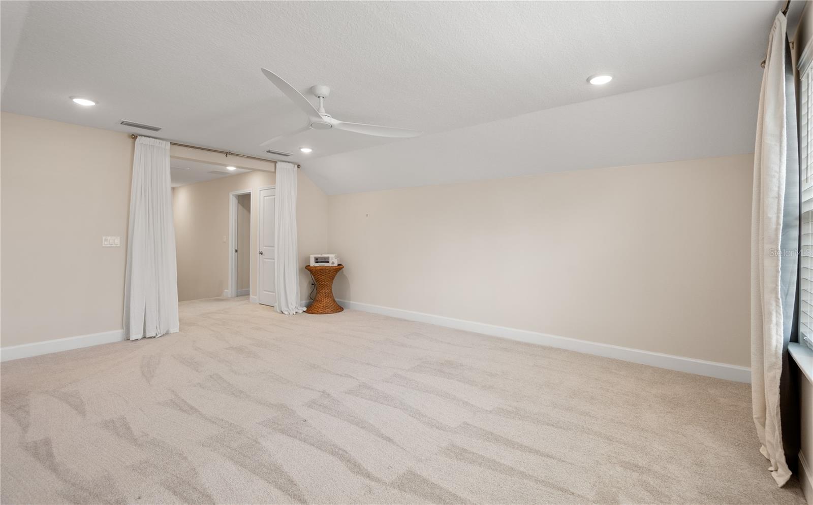 Image 37 of 51 For 44 Moana Court S