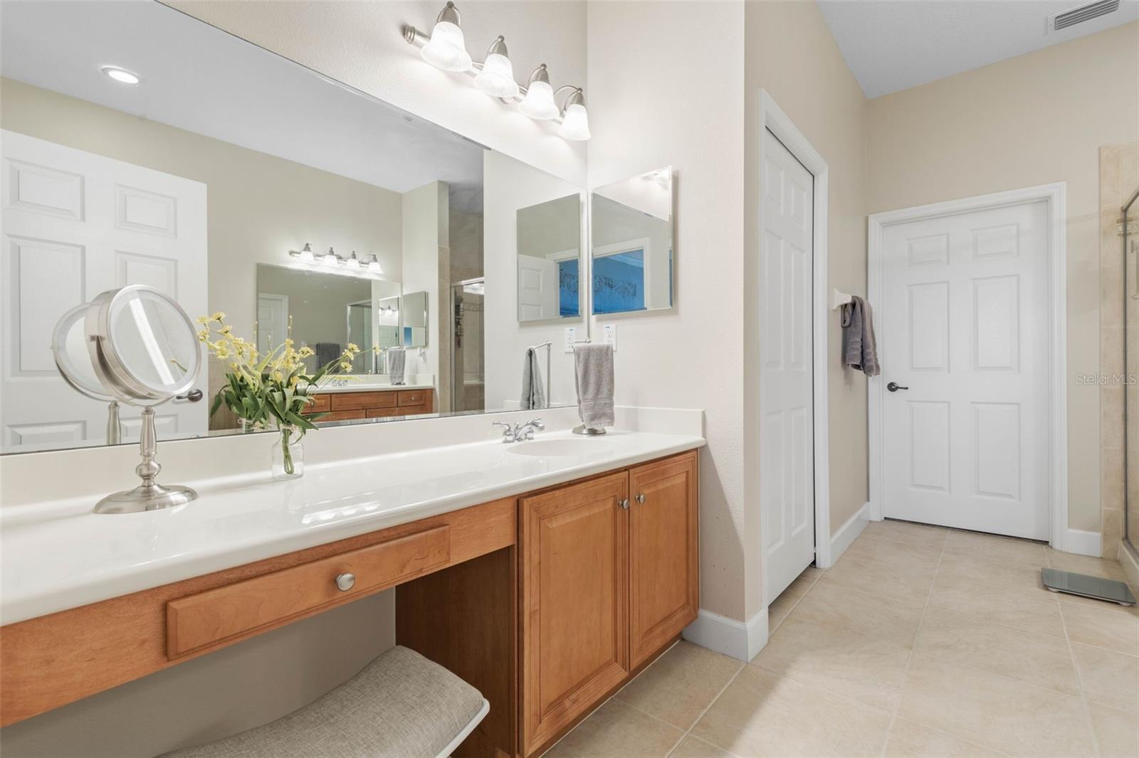 Image 23 of 87 For 300 Cinnamon Beach Way 235