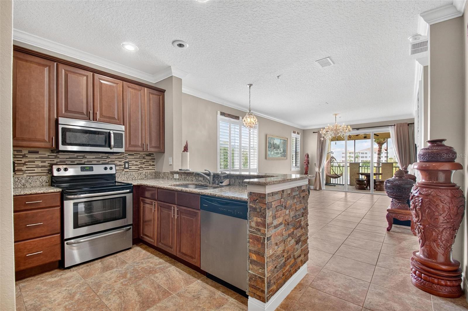 Image 7 of 64 For 115 Riverview Bend S 2121