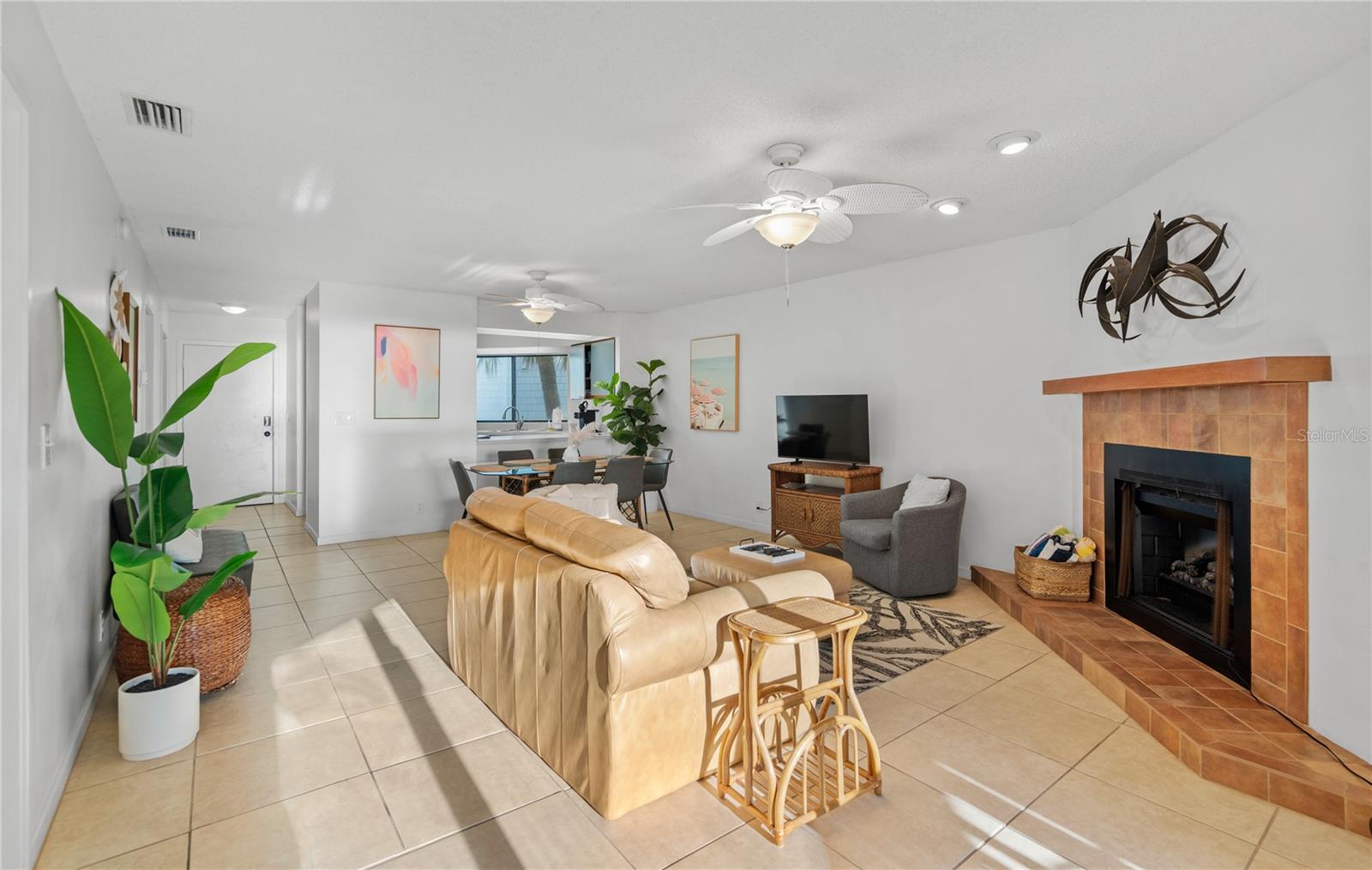 Image 20 of 63 For 190 Ocean Hibiscus Drive 201